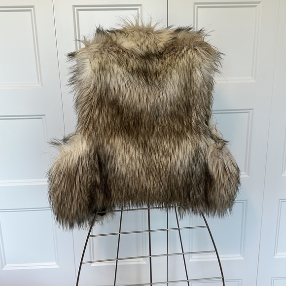 Faux fur vest - Picture 2 of 4